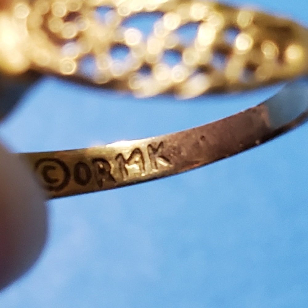 Heart-Shaped stamped 14k gold and garnet

Size 3.5  pinky or midi ring - Picture 4 of 4
